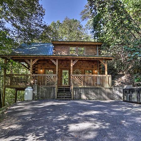 Cabin With Hot Tub And Deck, 3 Mi To Pigeon Forge Sevierville Exterior foto