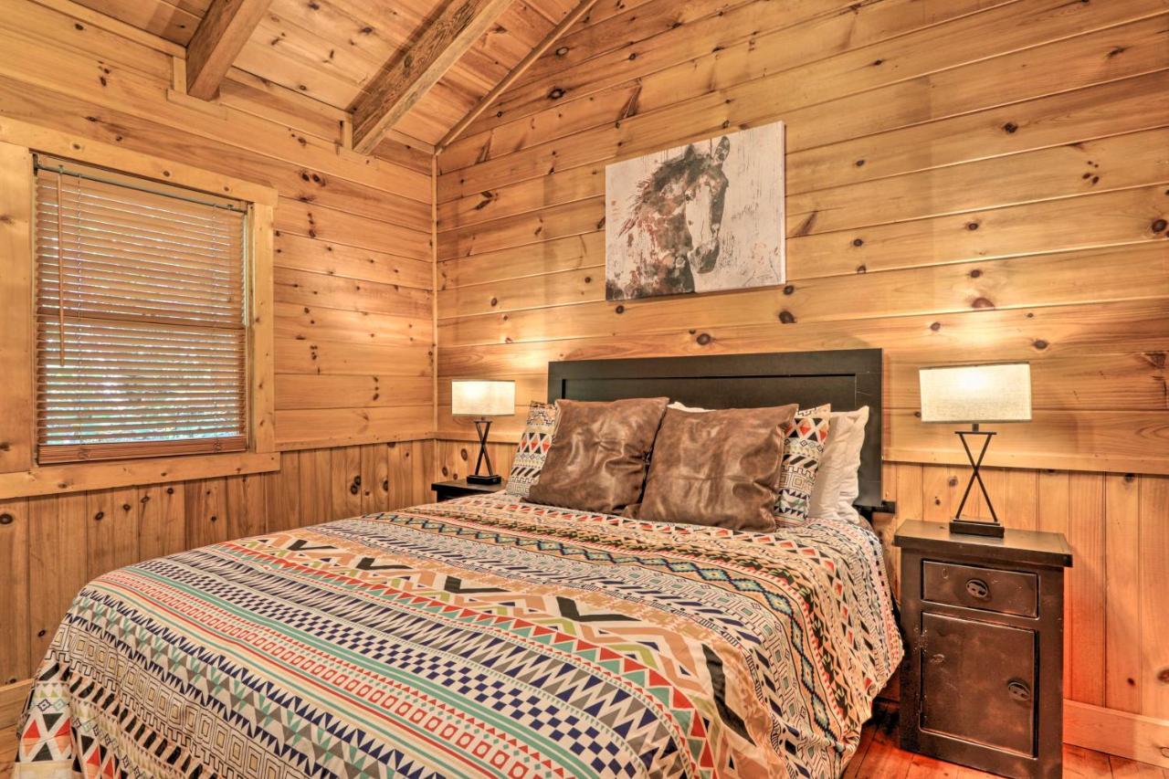 Cabin With Hot Tub And Deck, 3 Mi To Pigeon Forge Sevierville Exterior foto