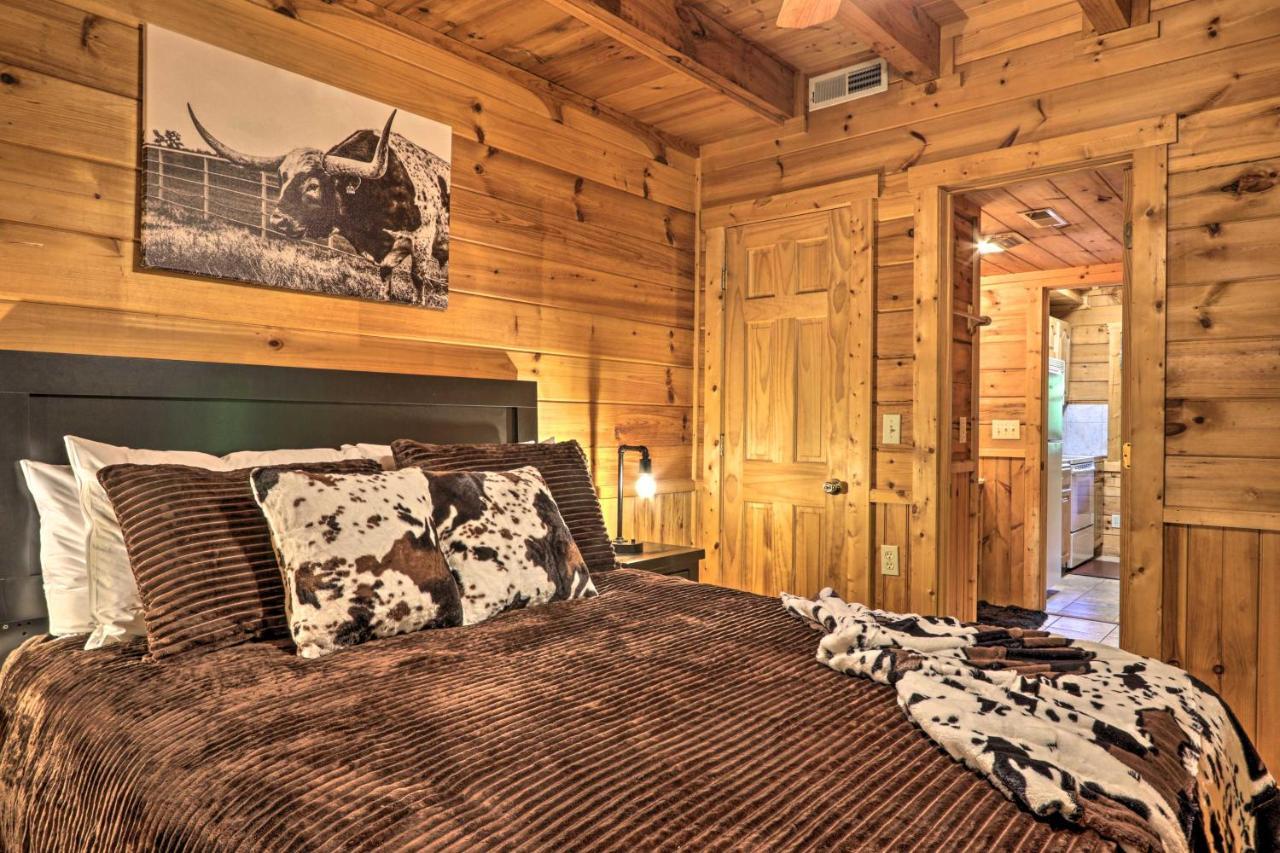 Cabin With Hot Tub And Deck, 3 Mi To Pigeon Forge Sevierville Exterior foto